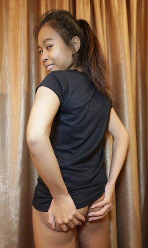 Lovely broad from Thailand for cash agrees to have sex with tourist on camera