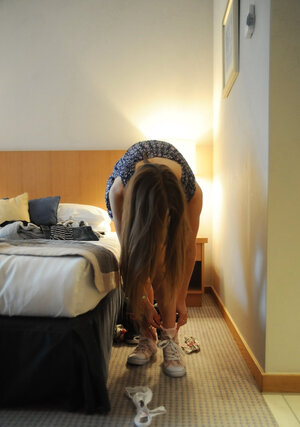 Glamorous teen agreed to pose nude in motel room after a long voyage