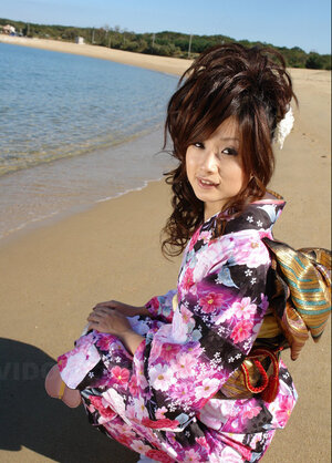 Far eastern bitch knows her business and walks down the ocean shore attracting boys