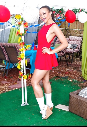 Babe can't do her household tasks cuz of bf who wants to score her