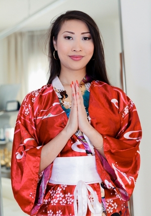 Tender honey pot of sexy adore is bared now so fans can admire it for free