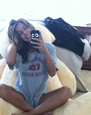 Kinky hoe loves teasing BF with naked pics of her playing with sex toys