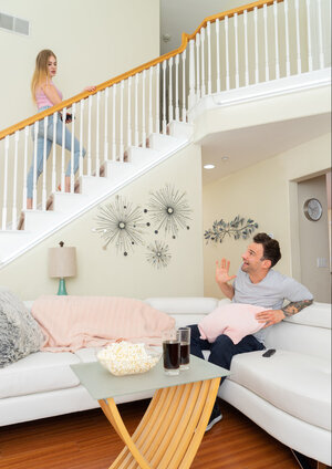 Getting naked her clothes to detect the fuckable Oriental body for northern american