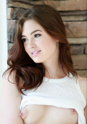 Cutie pie shows off her glamorous small tits and trimmed pussy when posing in the nude