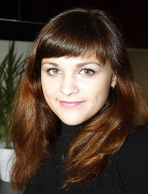 Bitch picked up in the yard in the evening and besides banged by a couple of fellas on the staircase