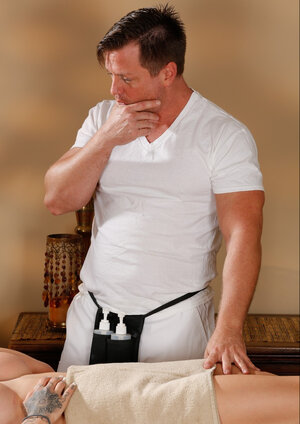 Stacked blondie with a wet bum enjoys hard teasing prior to sex