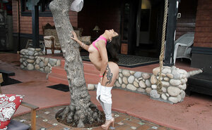 Nice girl shows her ass from behind and also it's de facto hot