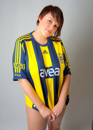 Most appealing Fenerbahce  supporter showing her beefy bum