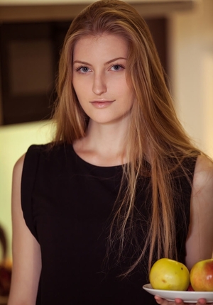 Hoe likes the way jeans hug her legs but she wants to flaunt pussy