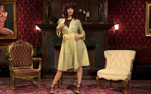 Maitresse Madeline Marlowe is looking utterly hot and her bush rules