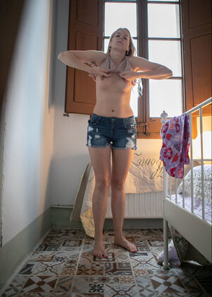 Fair haired Aussie with a tremendous bush shows it absolutely all