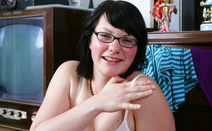 Geeky dame finds a new direction for her sex life in while solo