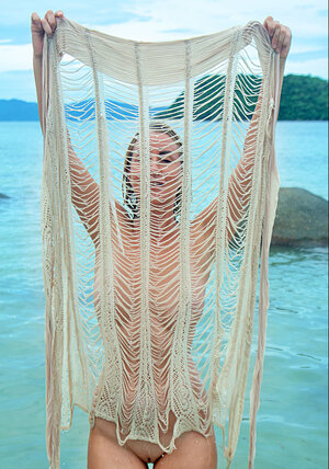 Her neck is skinny, her ass is big, & her feet are so sexy