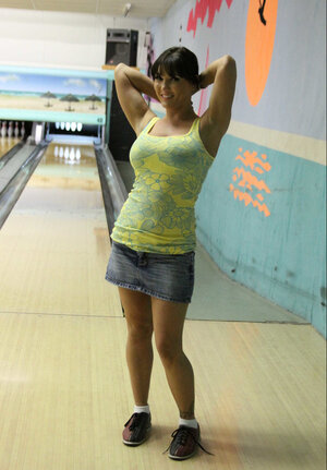 Brunette is flawless for everyone who enjoys seeing sexy dames