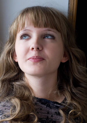 Wendy B has glamorous bangs and a pretty face to match as well