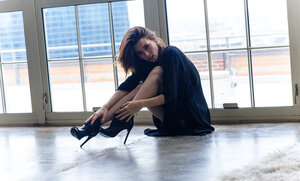 Sweet rookie in high heels displaying what she can do
