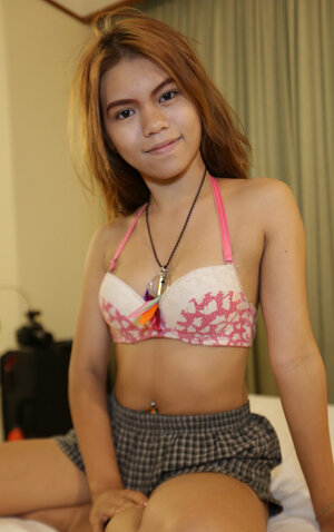Far eastern beauty Fresh Muay wants to showcase her adorable body