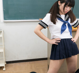 Asiatic schoolgirl's cunt licked and pounded right in the class