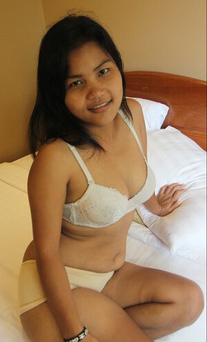 Cambodian hottie first-class tunes her pussy to get fucked hard