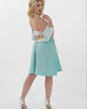 Riley Reign enjoys banging a BBC while her cuckold watches