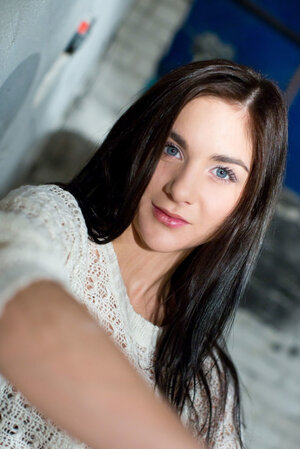 Babe, Brünett, Bekleidet