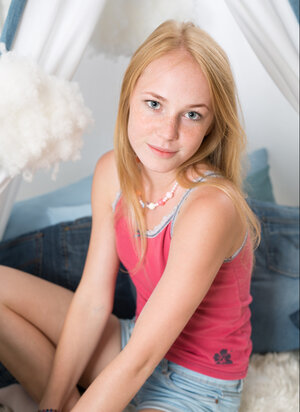 Young-looking babe Runa sheds denim shorts to pose with her pussy showing