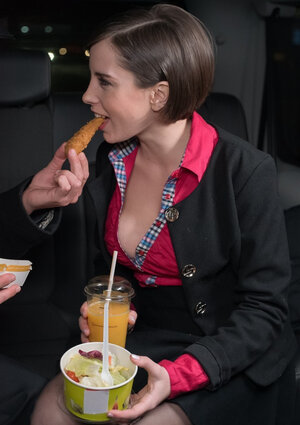 Czech fare Ana Bell Evans seduces cabbie for backseat snatch