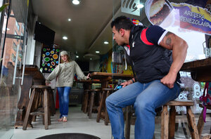 Excited lady seduces a random dude in a Colombian restaurant