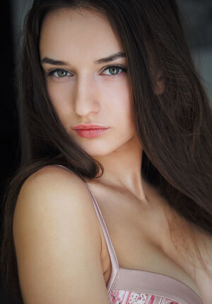 Topnotch performer with glamorous face flaunts stunning body, beautiful tits, pussy