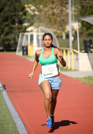 Brazilian sportsgirl comes home after fun run to take the edge off with fingers