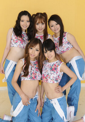 Five Japanese cheerleaders make rehearsal dirtier by stripping together