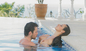 Looker with juicy hair jumps into the water to impress dude and additionally be carnal