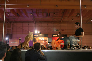 Yummy stripper knows how to turn crowd on with erotic pole dance